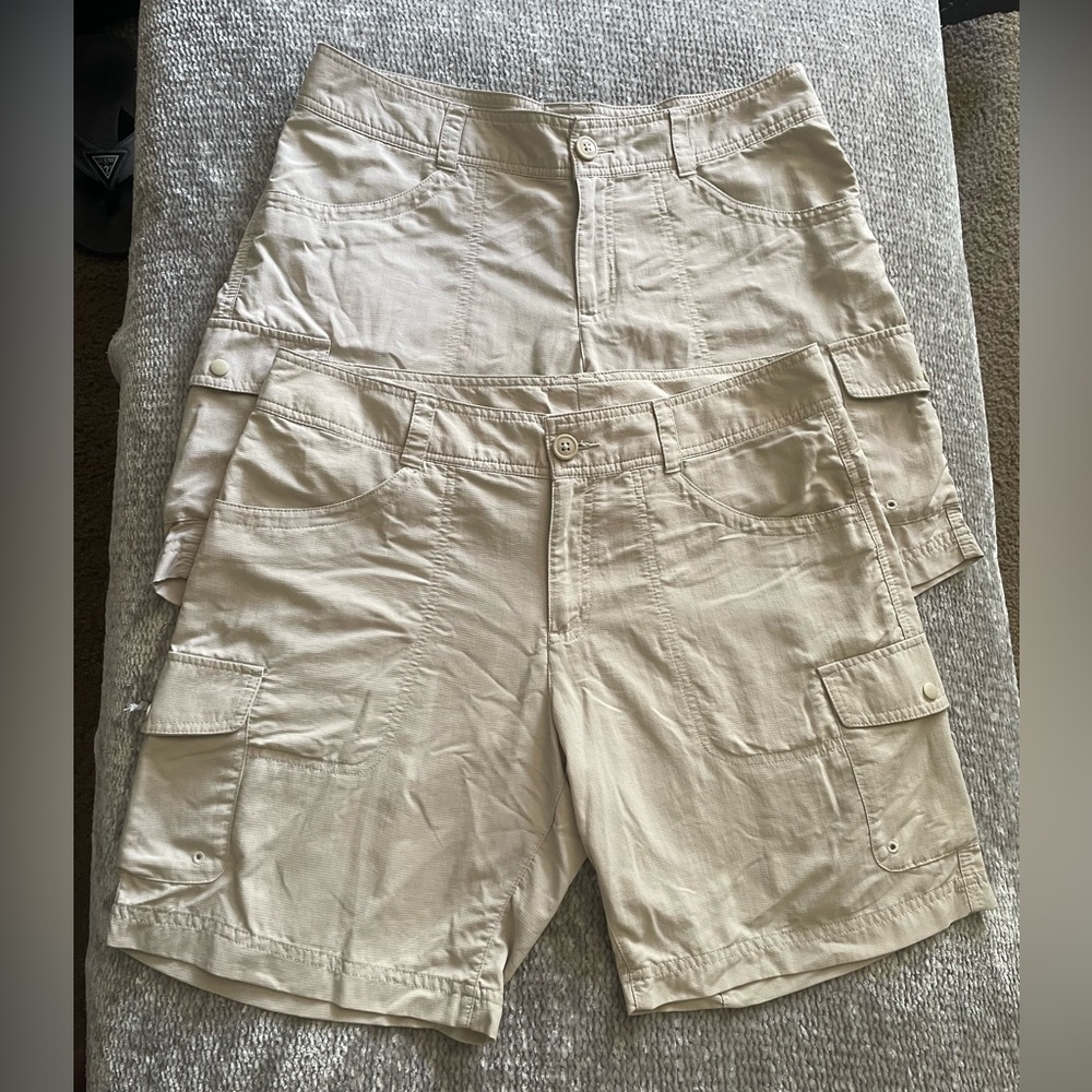 Women’s cargo Columbia size 8 zipper pocket Nylon Omni wick fast evaporation